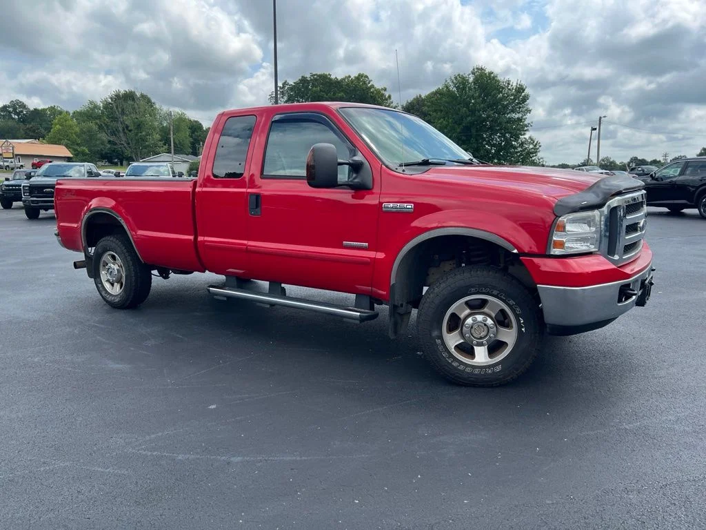 Used 2005 Red Ford  image 2