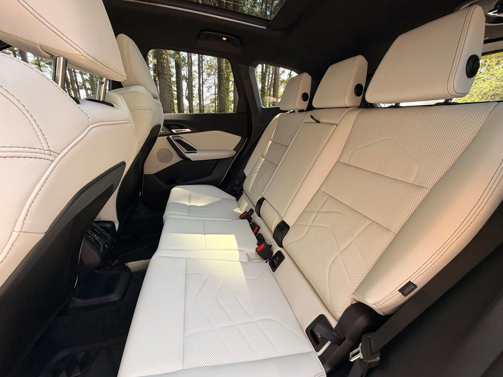 New 2026 Mineral White Metallic BMW xDrive28i image 14