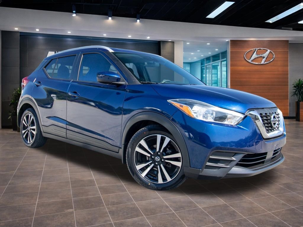 Used 2020 Blue Nissan SV image 3