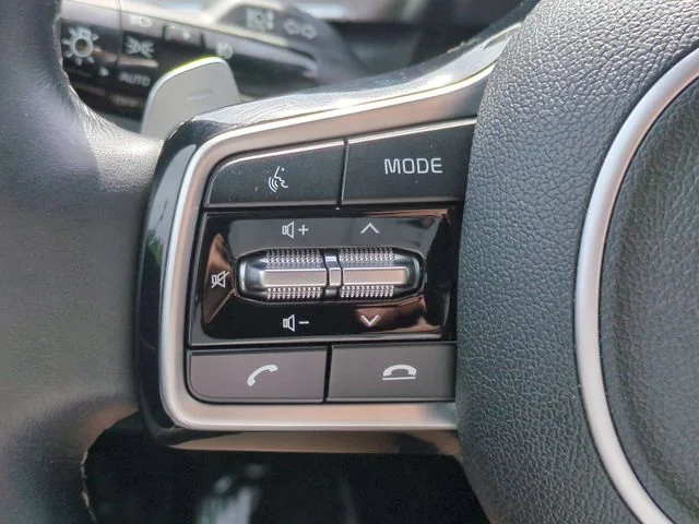 Used 2022 White Kia EX image 16