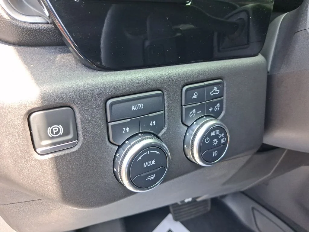Used 2024 Silver GMC SLT image 23
