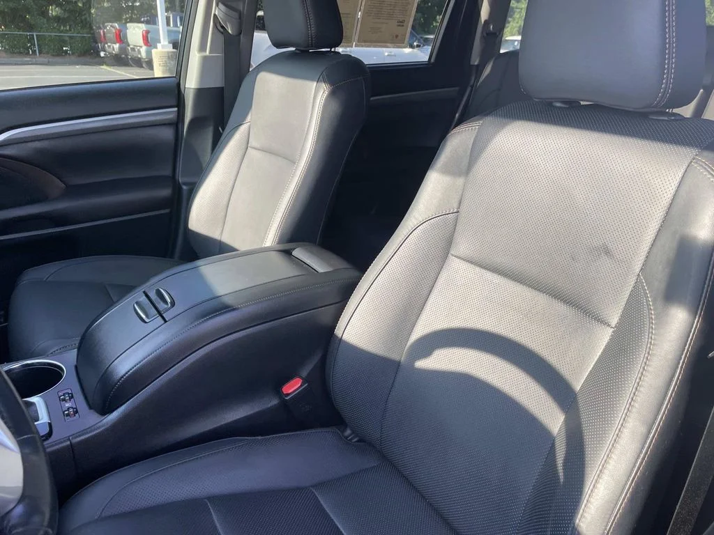 Used 2017 Silver Toyota Limited image 25