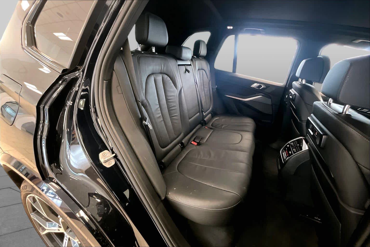 Used 2019 Carbon Black Metallic BMW xDrive50i image 19