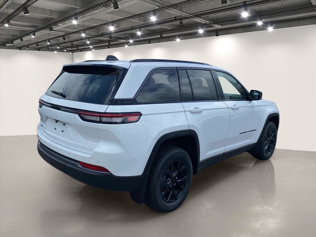 New 2026 Bright White Clear-Coat Exterior Paint Jeep Altitude image 4