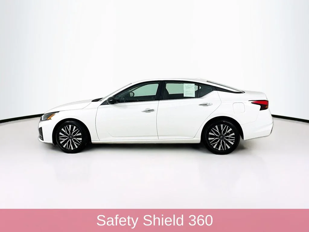 Used 2025 White Nissan 2.5 SV image 4