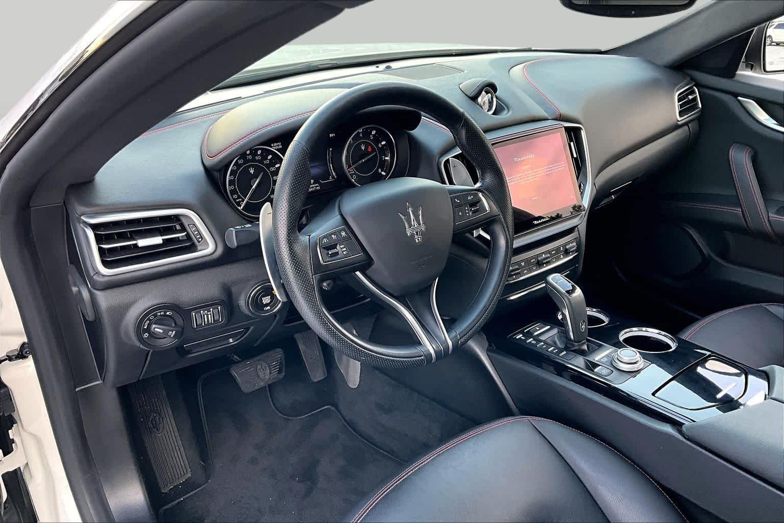 Used 2022 Bianco Maserati Modena image 17