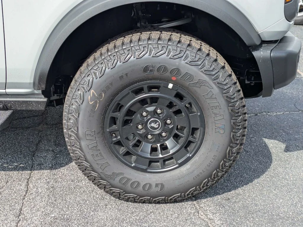 New 2026 Avalanche Gray Ford Badlands image 10