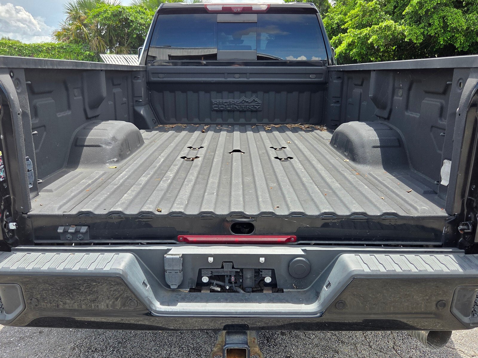 Used 2022 Mosaic Black Metallic Chevrolet High Country image 15