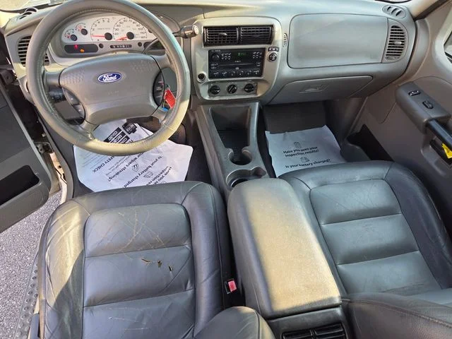 Used 2004 Silver Ford XLS image 8