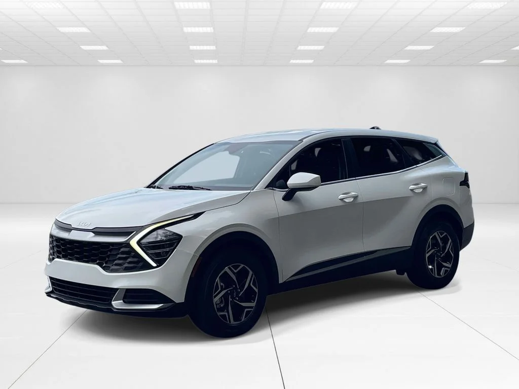 Used 2025 White Kia LX image 3