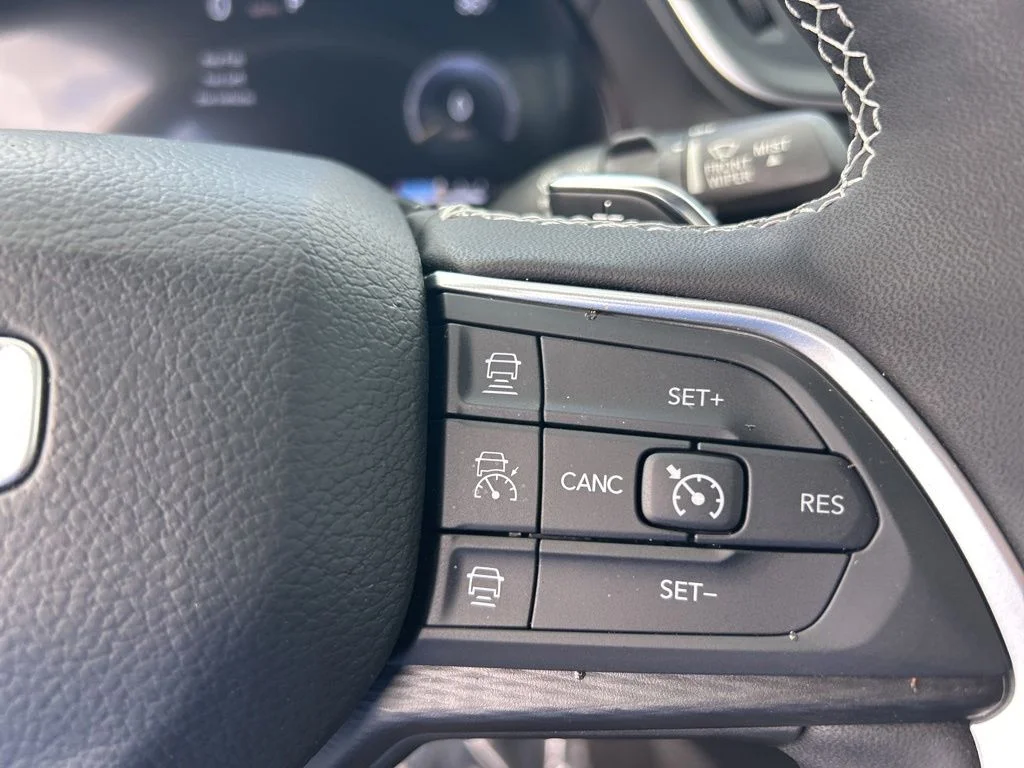 Used 2025 Silver Jeep Altitude X image 47