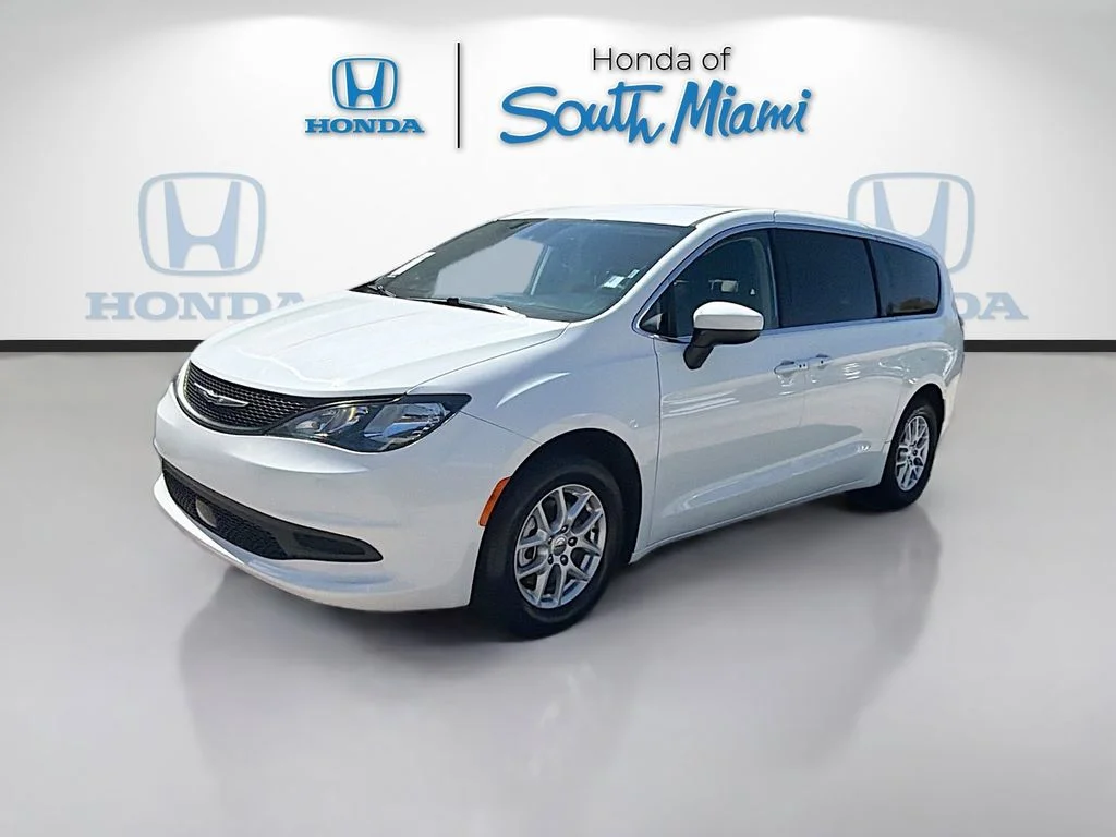Used 2023 White Chrysler LX image 3