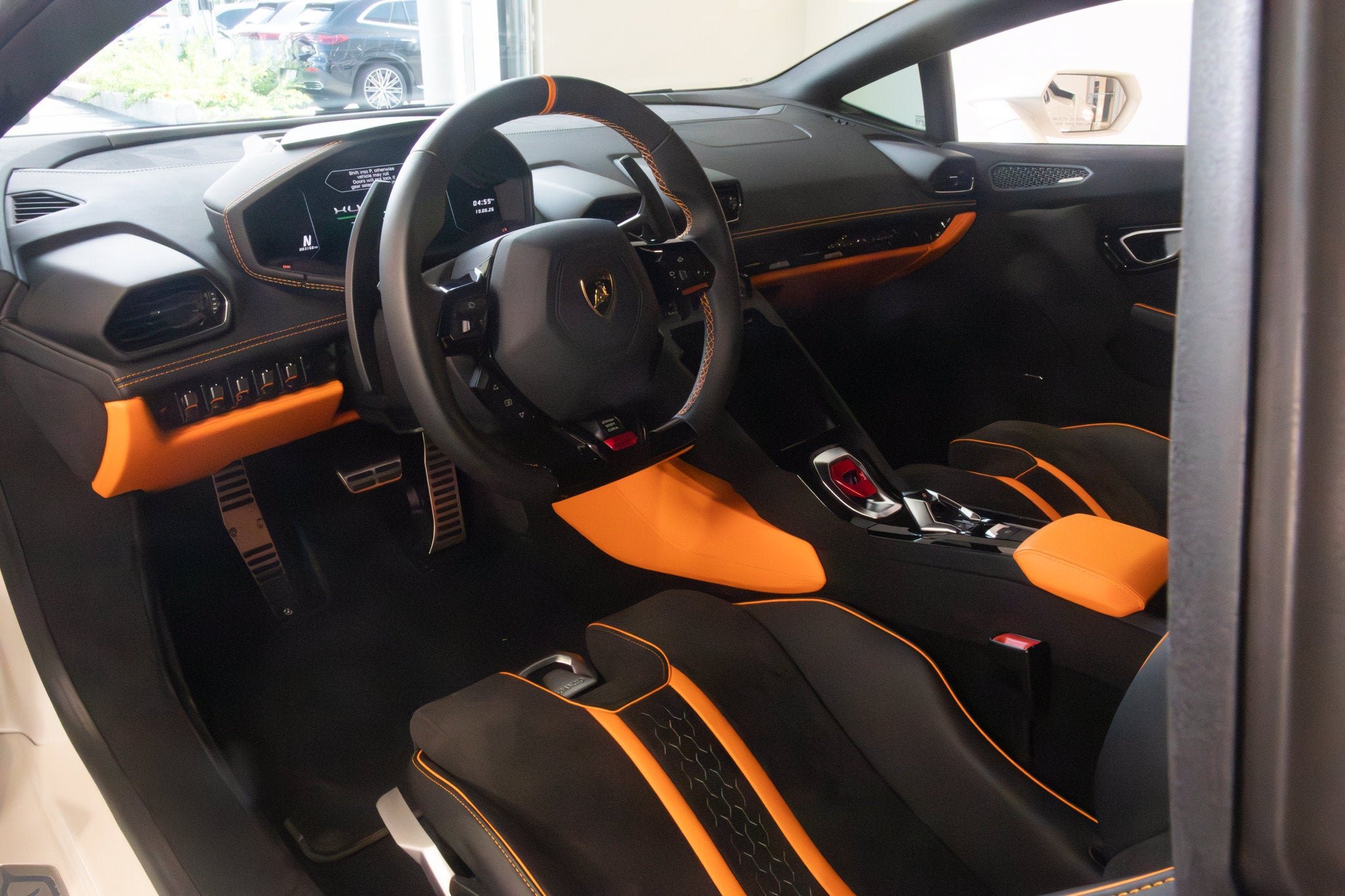 Used 2024 White Lamborghini Coupe image 12