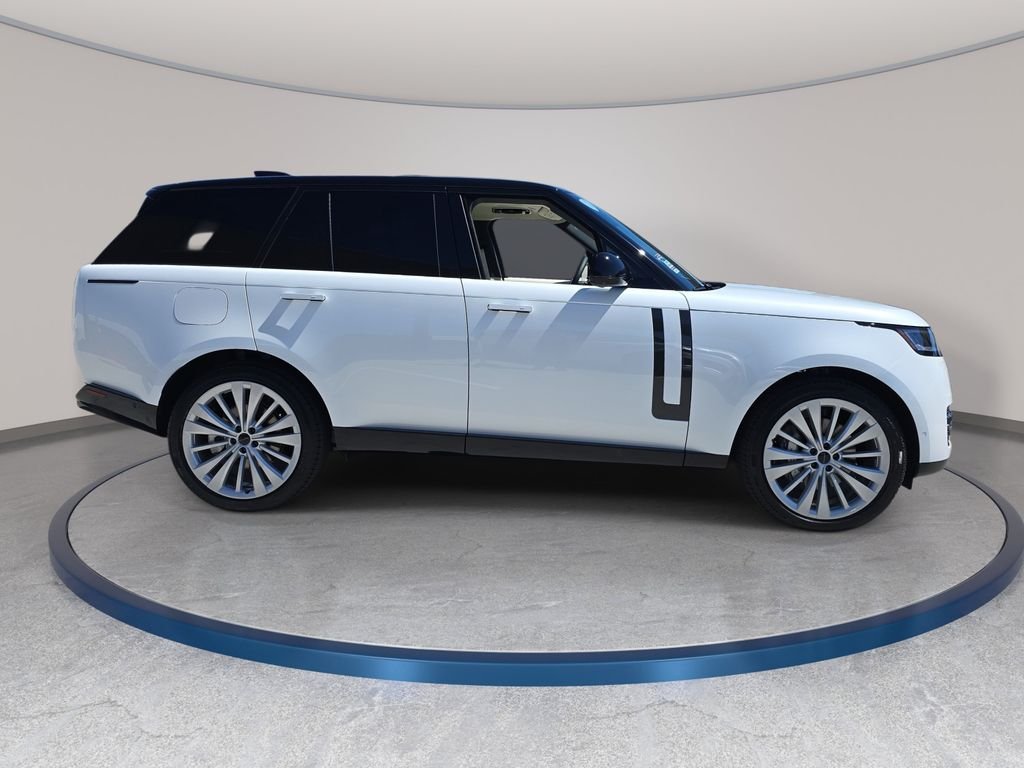 New 2026 Ostuni Pearl White Land Rover SE image 4
