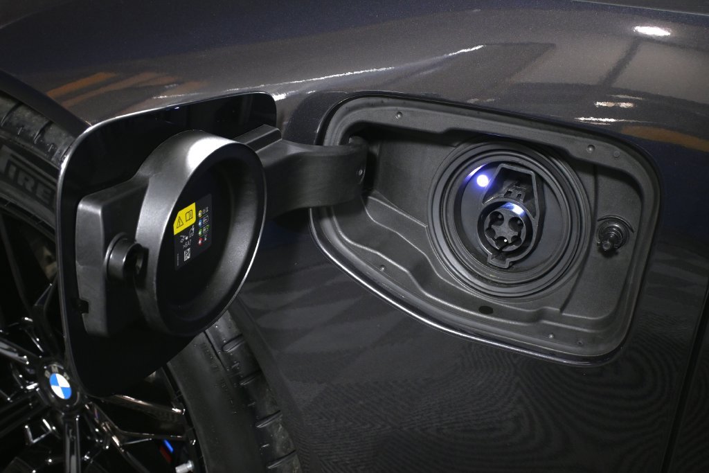 Used 2025 Dark Graphite BMW Base image 15