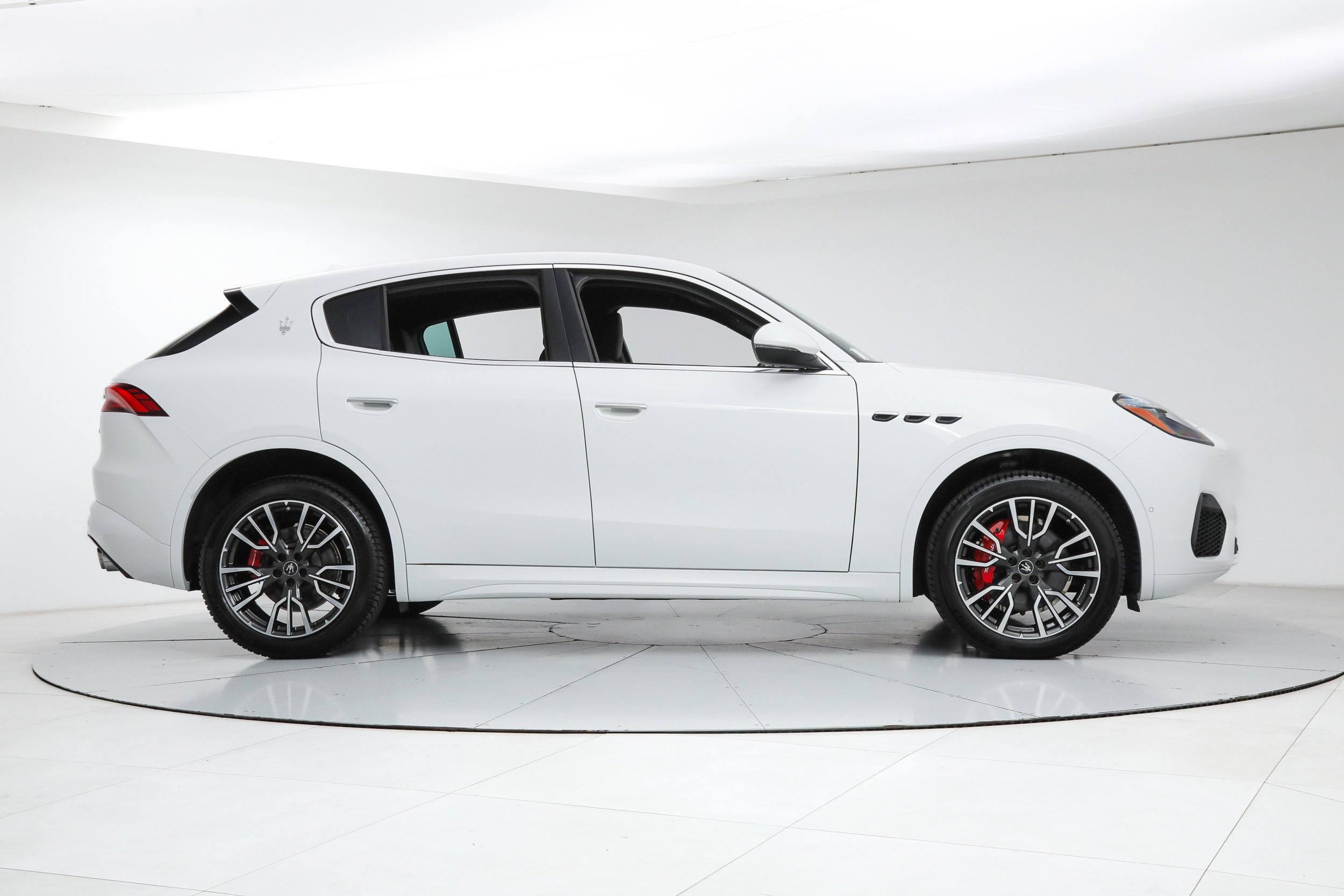 New 2025 White Maserati  image 6