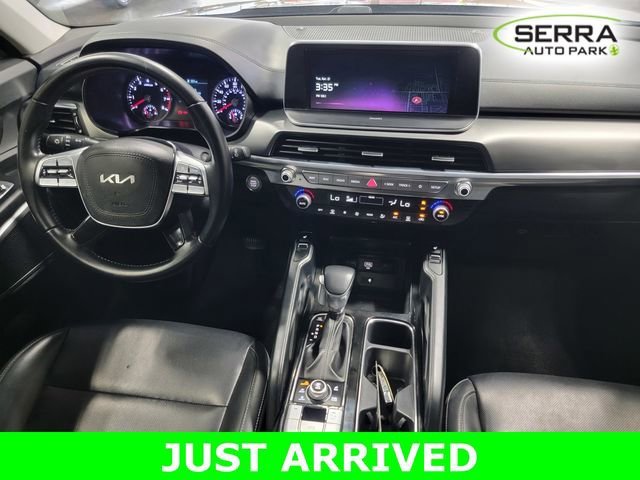 Used 2022 Black Kia S image 29