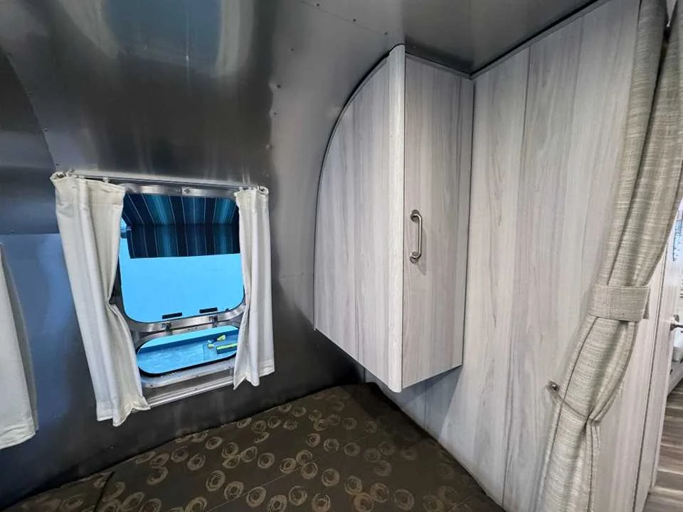 Used 2022 SILVER AIRSTREAM  image 26