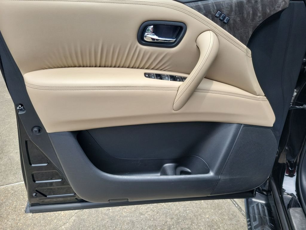 Used 2021 Black Nissan Platinum image 13