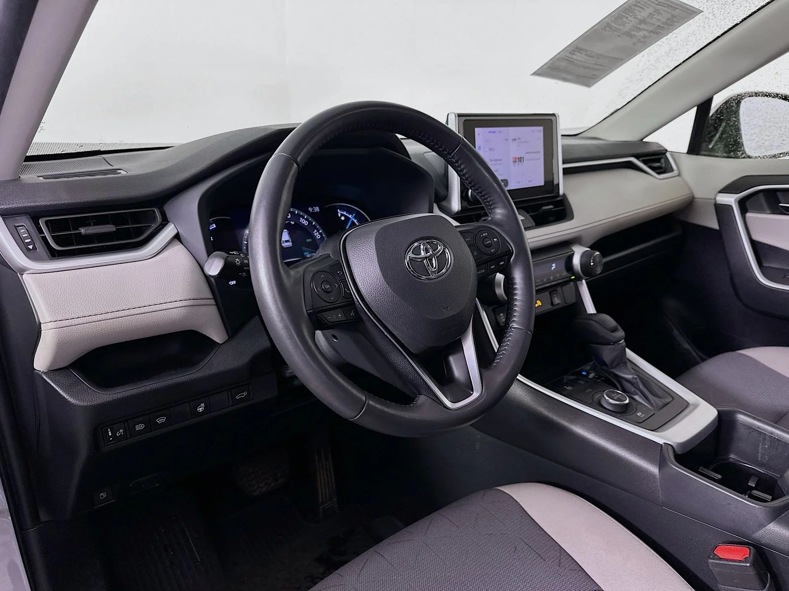 Used 2023 Silver Toyota XLE image 9