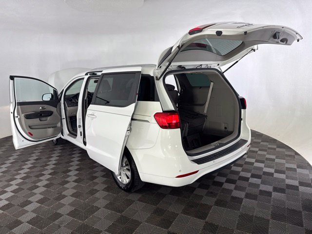 Used 2015 White Kia LX image 18