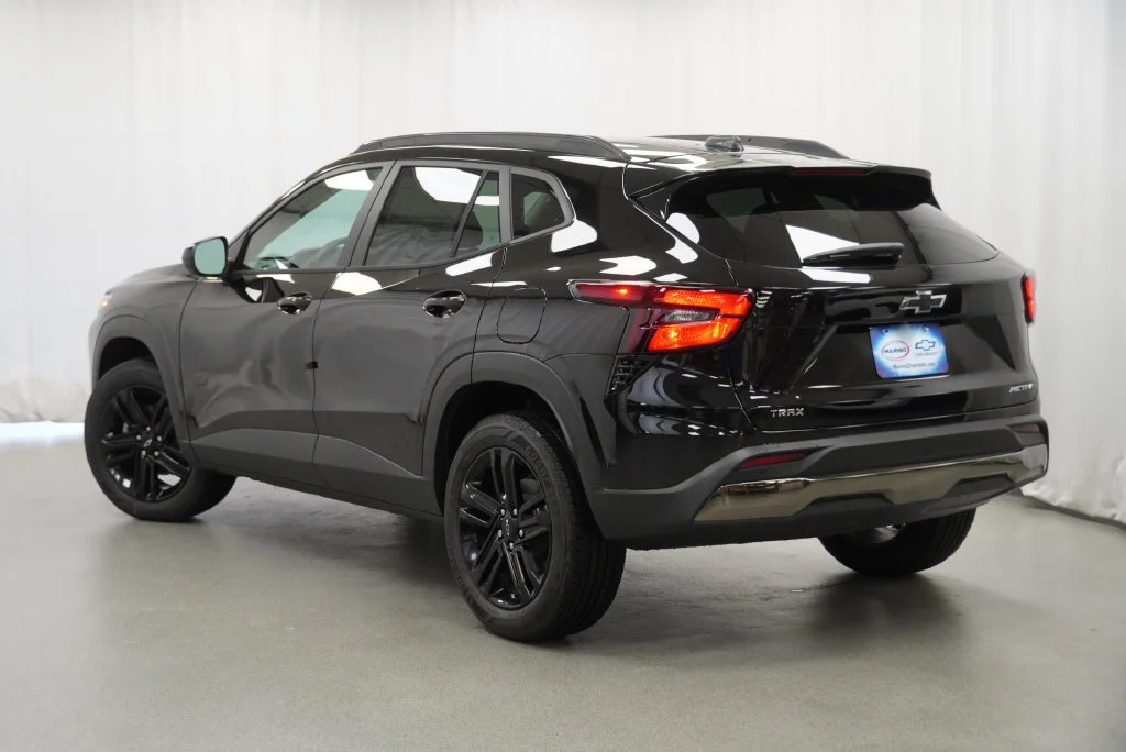New 2026 Mosaic Black Metallic Chevrolet ACTIV image 17