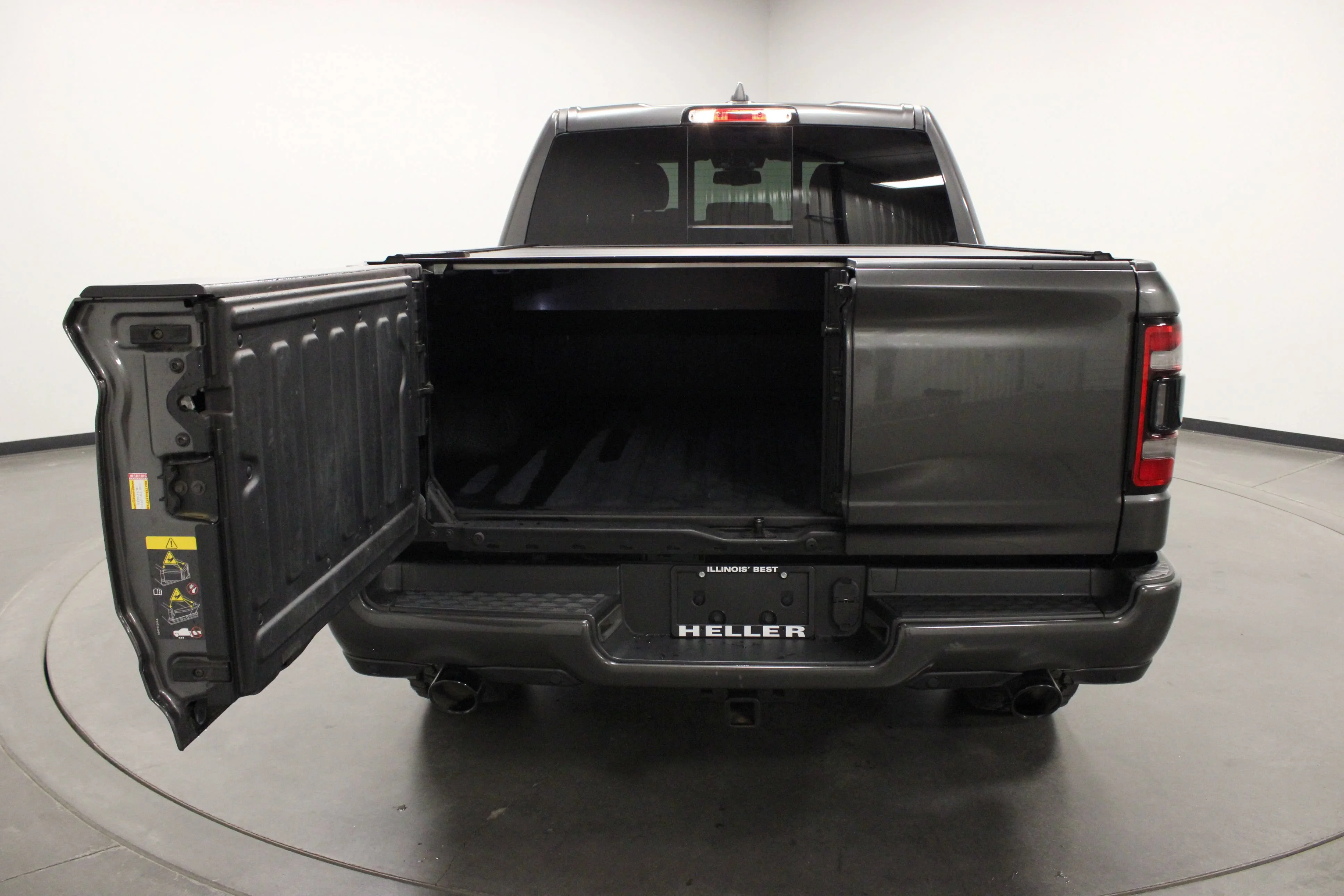 Used 2020 Granite Crystal Metallic Clearcoat Ram Laramie image 15