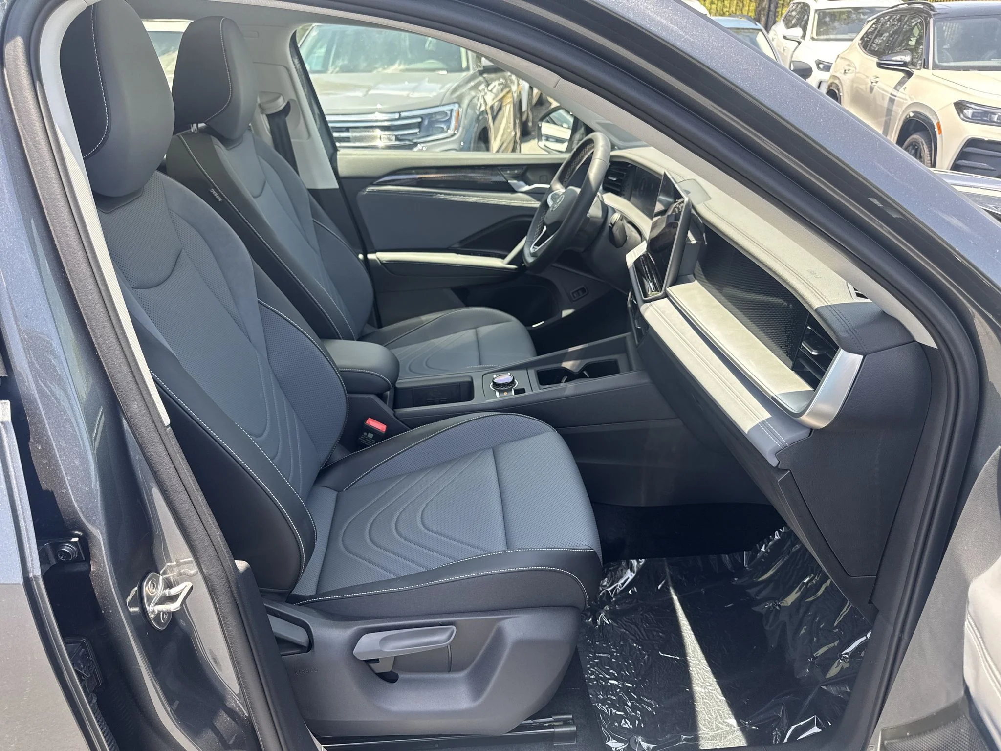 New 2026 Platinum Gray Metallic Volkswagen SE image 19