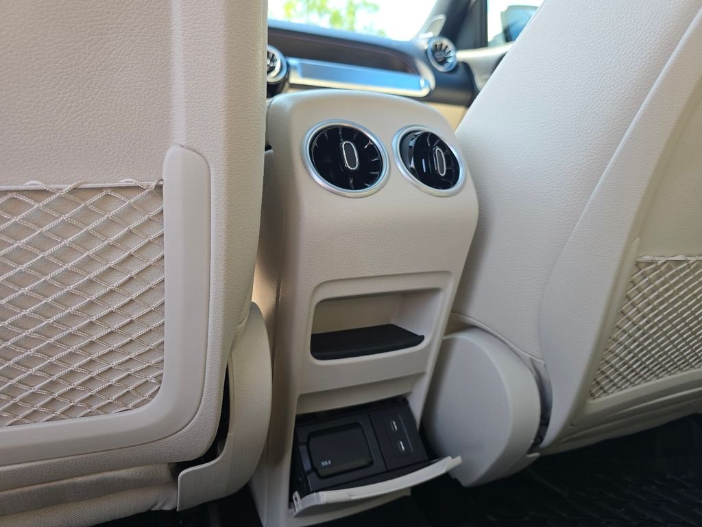 Certified Used 2025 Polar White Mercedes-Benz GLB 250 image 24