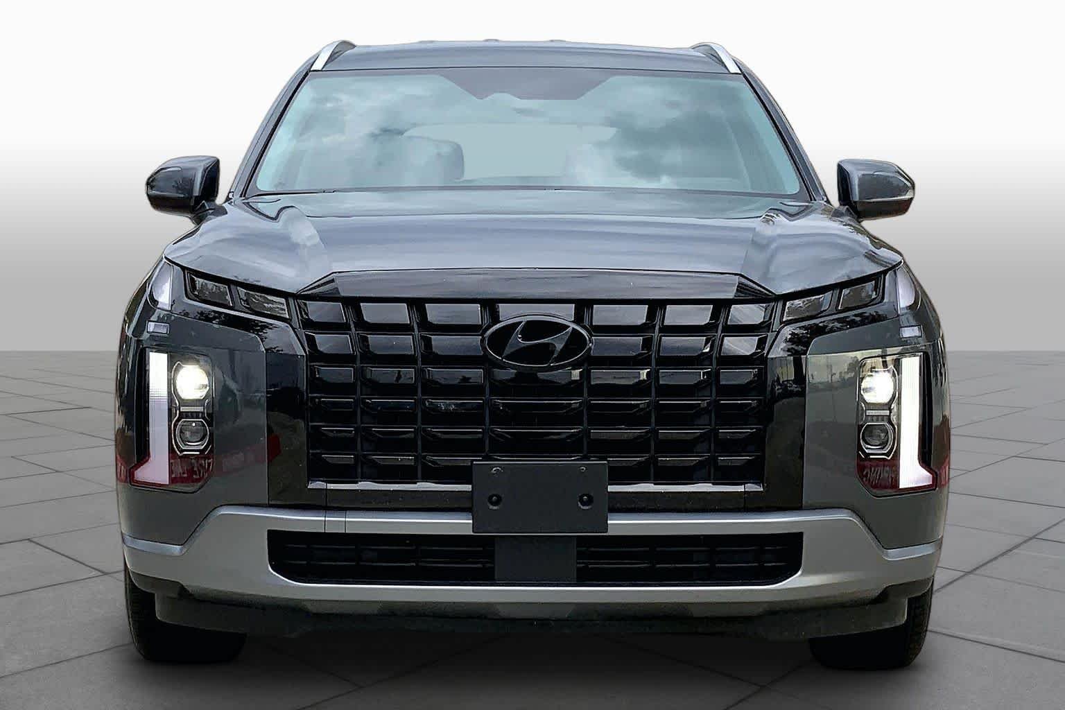 Certified Used 2025 Steel Graphite Hyundai SEL image 4