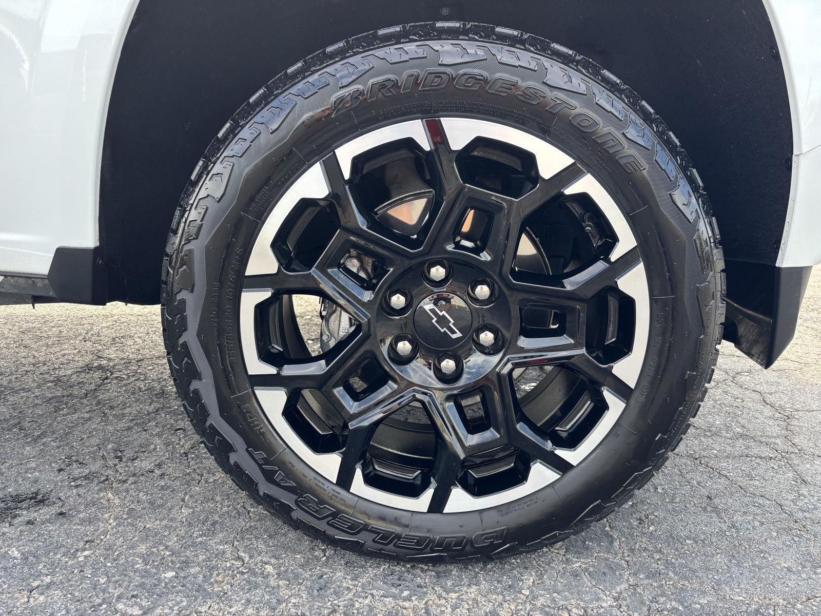 Used 2026 Summit White Chevrolet Z71 image 25