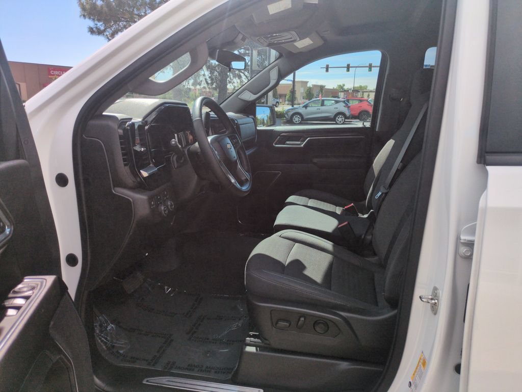 Used 2023 SUMMIT WHITE Chevrolet LT image 9