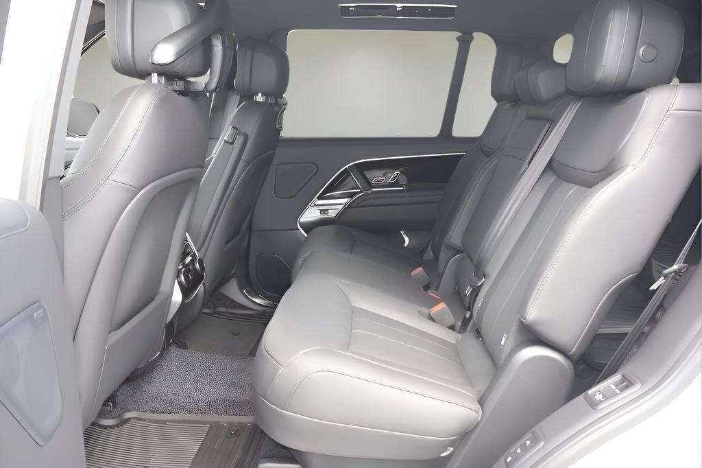 New 2026 Fuji White Land Rover SE image 12