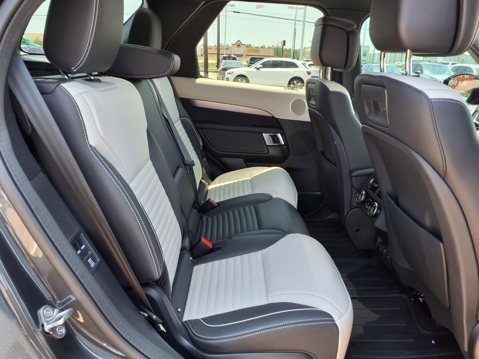 2024 Land Rover Discovery Dynamic SE  at HGreg Houston