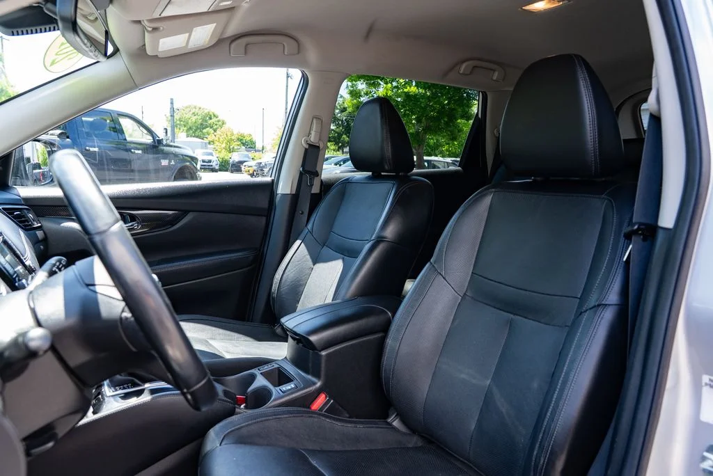 Used 2018 Silver Nissan SL image 19