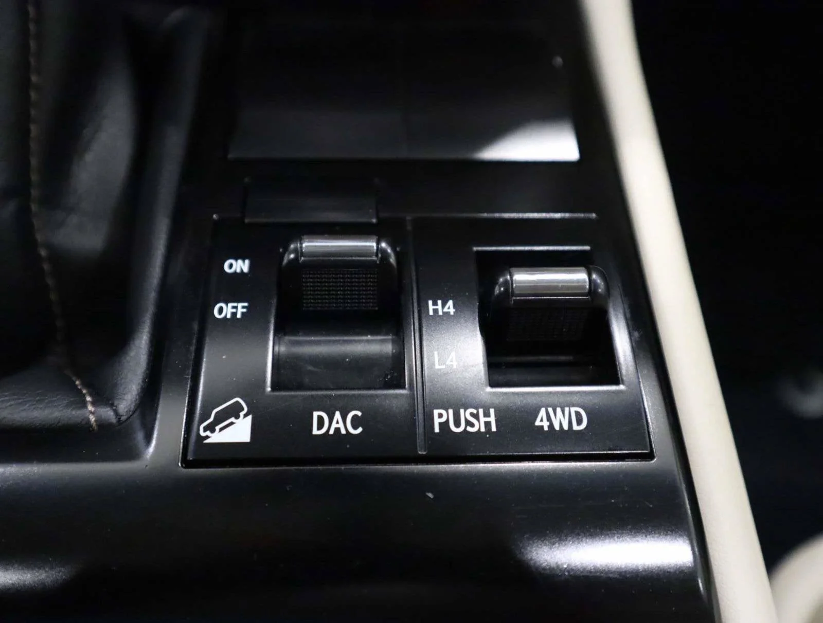 Used 2020 Silver Lexus GX 460 Premium image 34