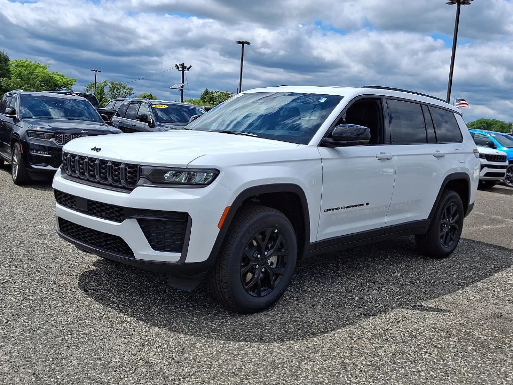 New 2026 Bright White Clear-Coat Exterior Paint Jeep Laredo Altitude image 4