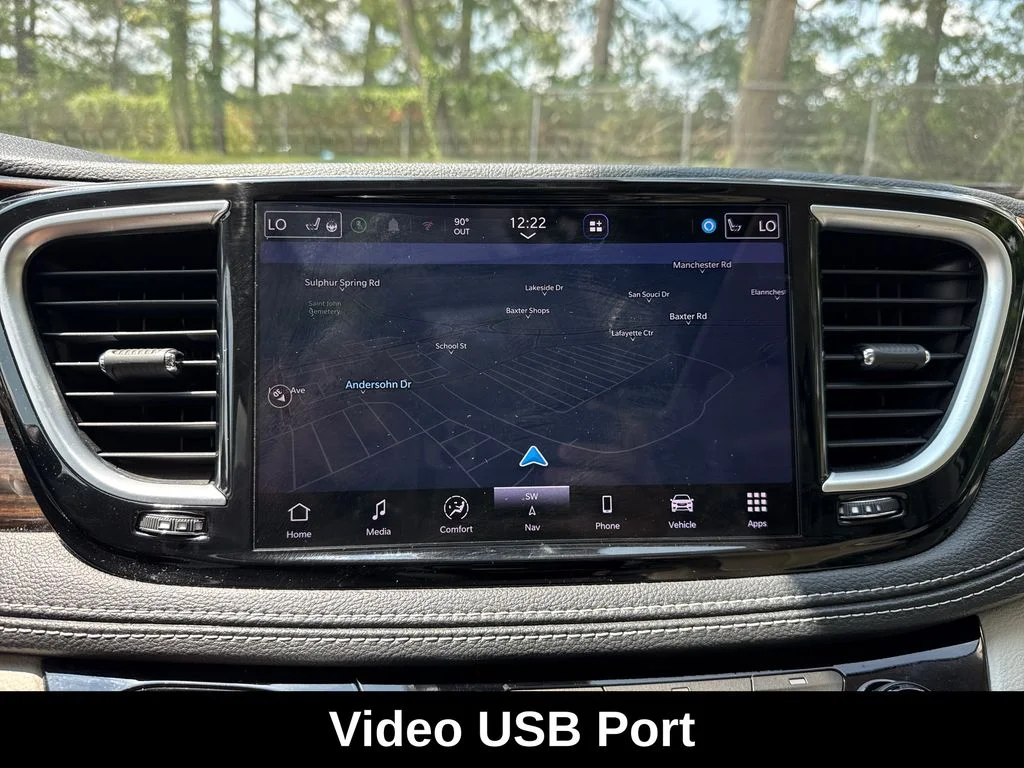 Used 2021 White Chrysler Limited image 21