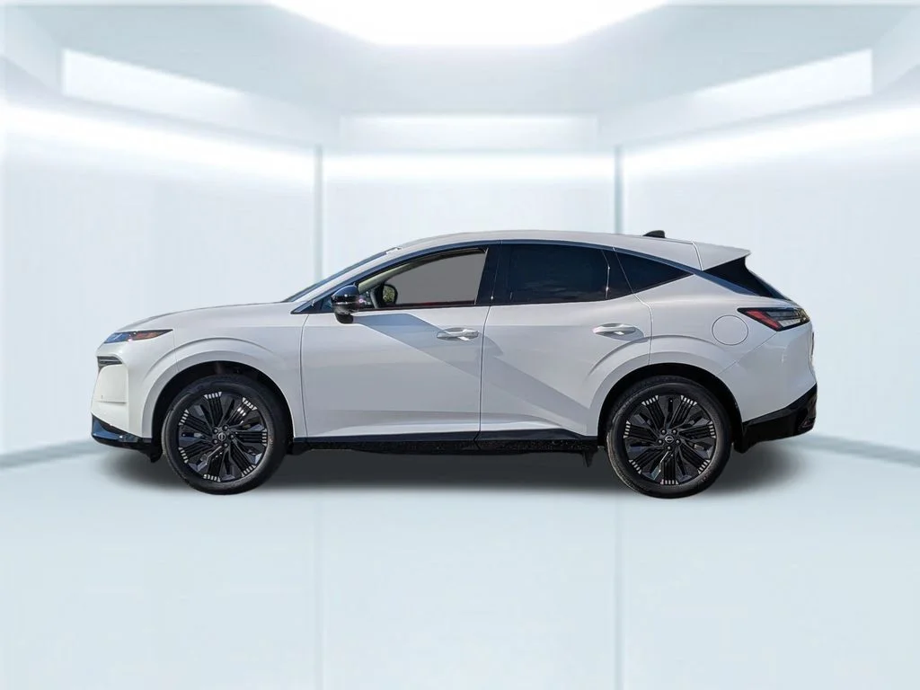 New 2026 White Nissan Platinum image 2