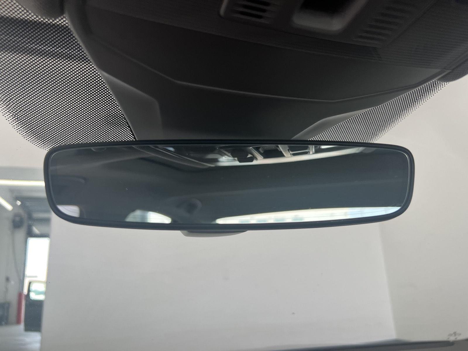 Used 2025 GRAY Volkswagen SE image 24