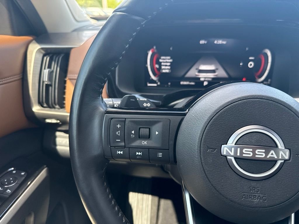 Used 2023 White Nissan Platinum image 27