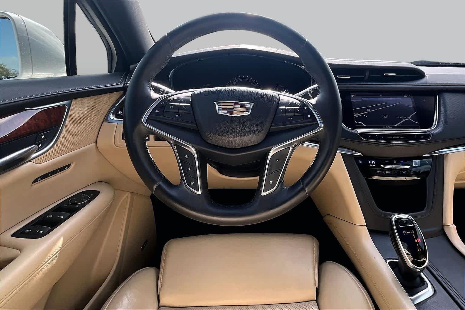Used 2017 Crystal White Tricoat Cadillac Luxury FWD image 6