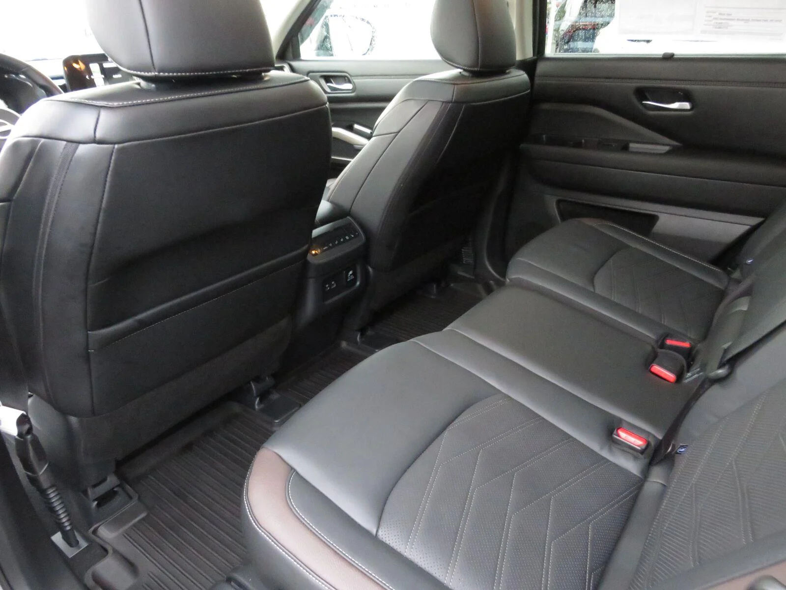 Used 2025 Solid Gray/Super Black Nissan Platinum image 29