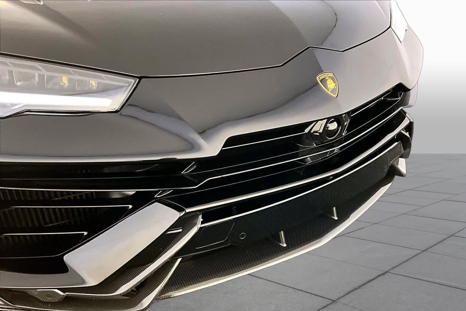 Used 2024 Nero Helene Metallic Lamborghini Performante image 31