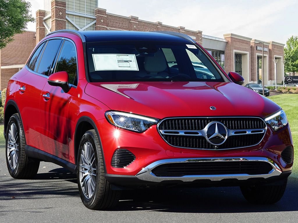 Used 2026 Patagonia Red Metallic Mercedes-Benz GLC 300 image 3