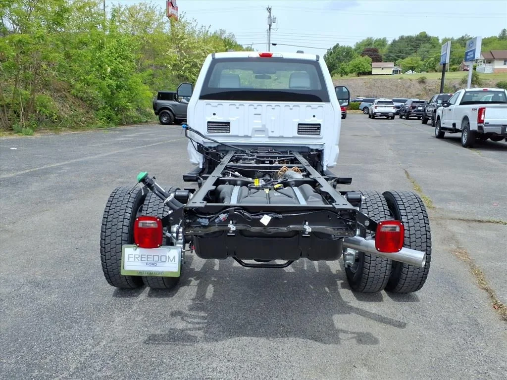 New 2026 Oxford White Ford F-450® XL image 14