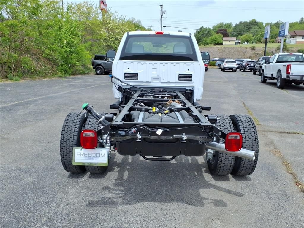 New 2026 Oxford White Ford F-450® XL image 14