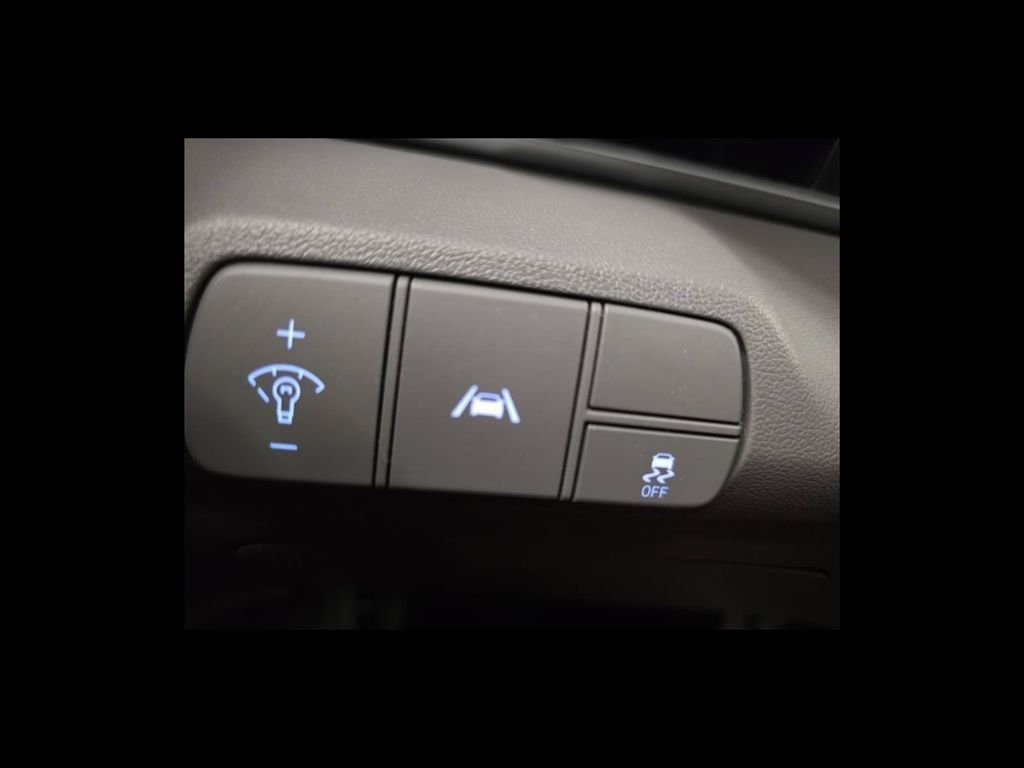 Used 2022 Black Hyundai SEL image 24