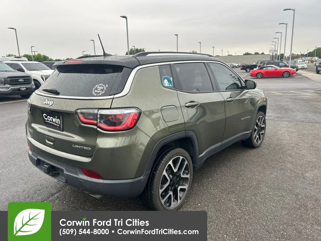 Used 2018 Olive Green Pearlcoat Jeep Limited image 9