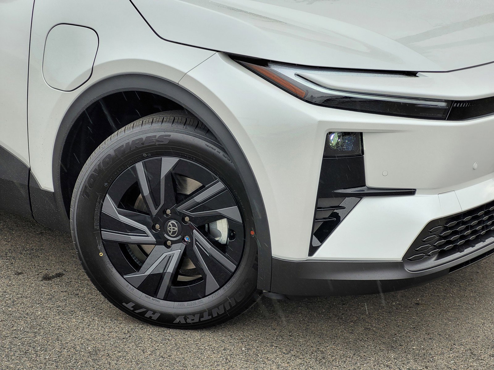 New 2026 Wind Chill Pearl <sup>1</sup> Toyota  SE image 5